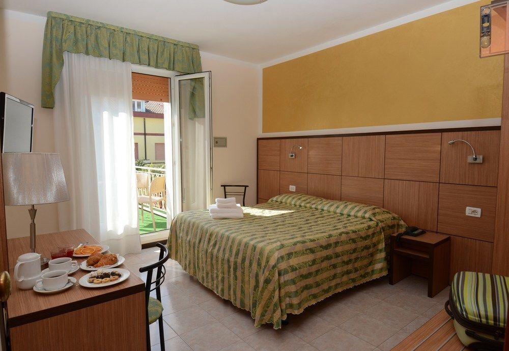 Hotel Righetto Fronte Mare 카발리노 외부 사진