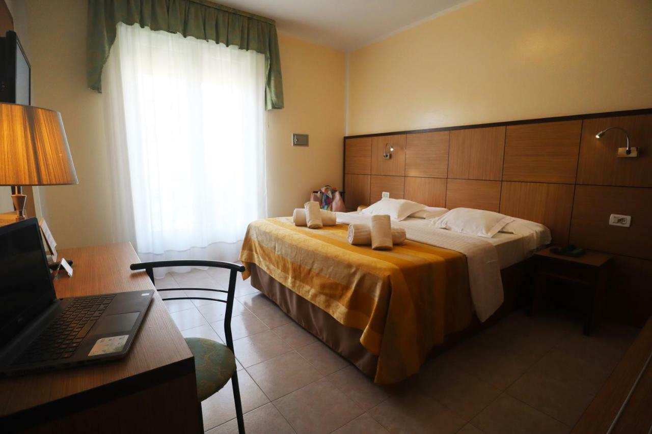 Hotel Righetto Fronte Mare 카발리노 외부 사진